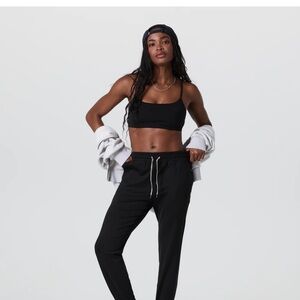 Vuori Performance Jogger in Black Heather